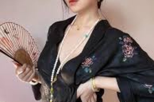 陪玩陪睡仅冰山一角！继关晓彤“遭殃”后千万网红再曝娱圈猛料